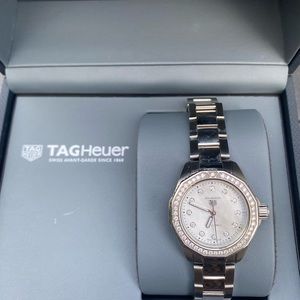 Tag Heuer woman watch with diamonds. acquaint racer professional 200